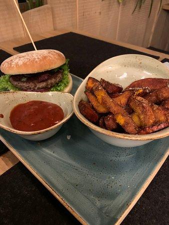 HANS IM GLUECK Burgergrill & Bar