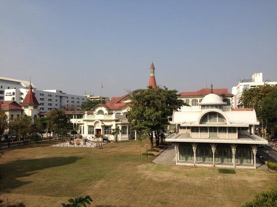 Queen Savang Vadhana Museum