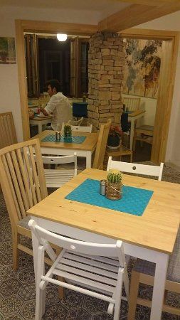 The London Cafe & Restaurant